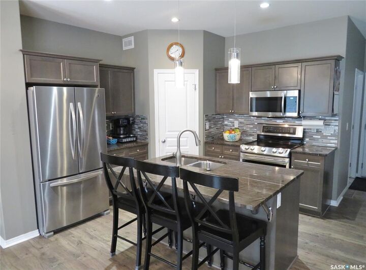 Property Photo:  1214 Rempel Crescent  SK S7T 0M2 