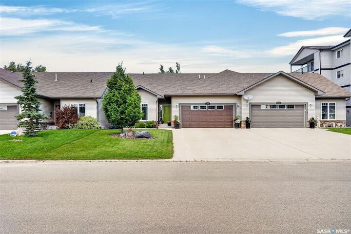 Property Photo: 625 11th Avenue SK S0K 2A0