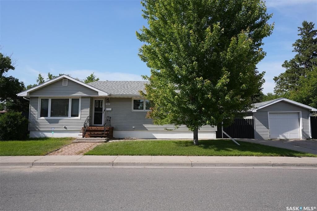 Property Photo:  2050 Jubilee Avenue  SK S4S 3T8 
