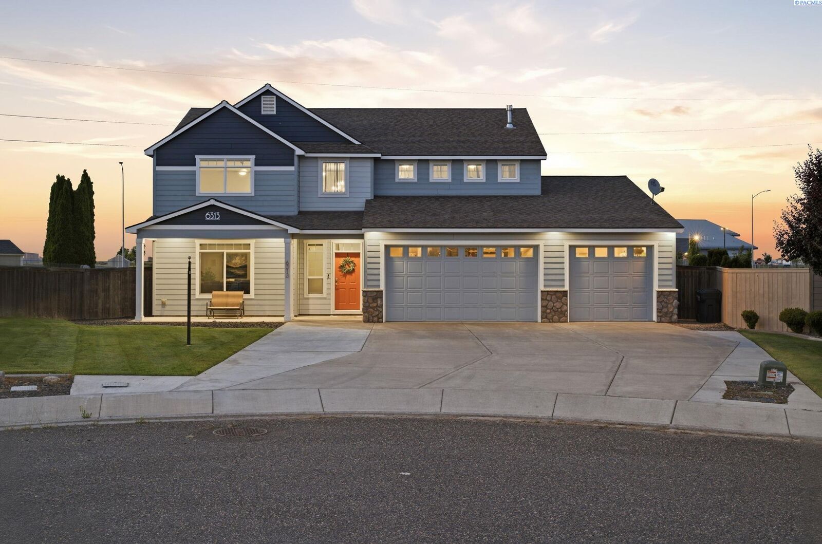 Property Photo:  6313 Balmoral Ct  WA 99301 