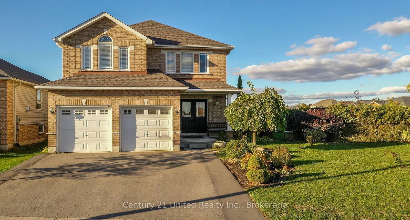 Property Photo: 810 Hargrove Trail ON K9L 0B6