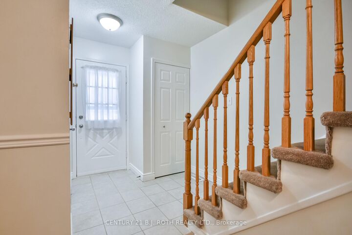 Property Photo:  165 Kozlov Street 43  ON L4N 7M7 