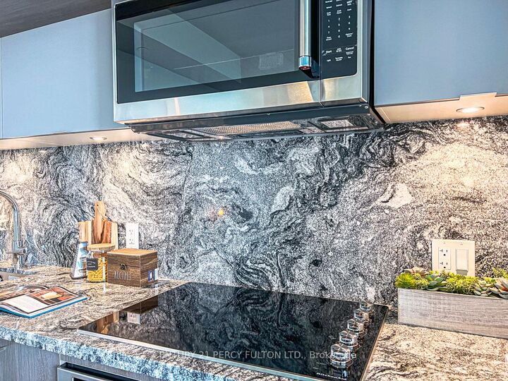 Property Photo:  585 Bloor Street E 3415  ON M4W 0B3 