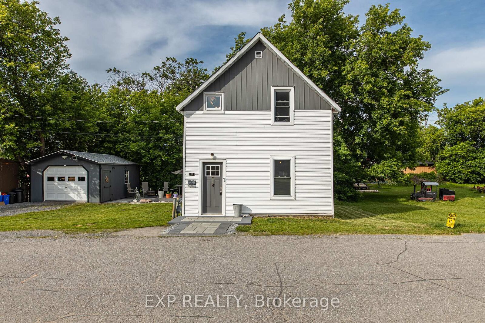 Property Photo:  22 St Johns Way  ON K7S 2B8 