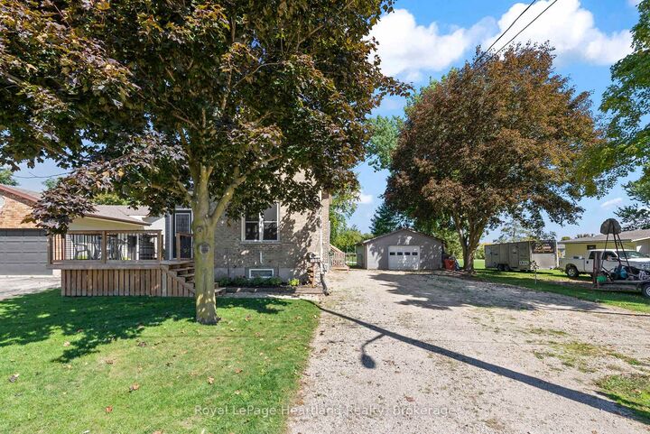 555 Raglan Street — photo 1