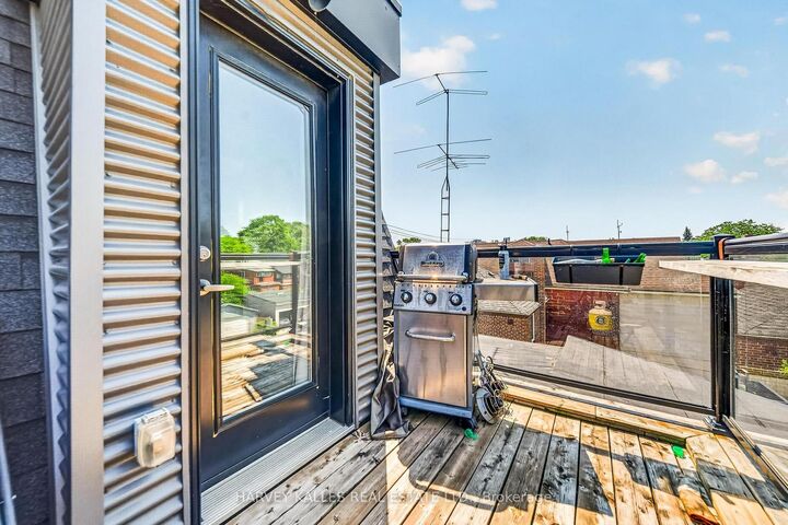 Property Photo: 160 Lansdowne Avenue 1 ON M6K 2V9