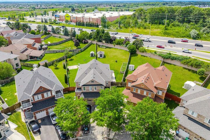 Property Photo:  32 Deepcoral Court  ON L6V 4P7 