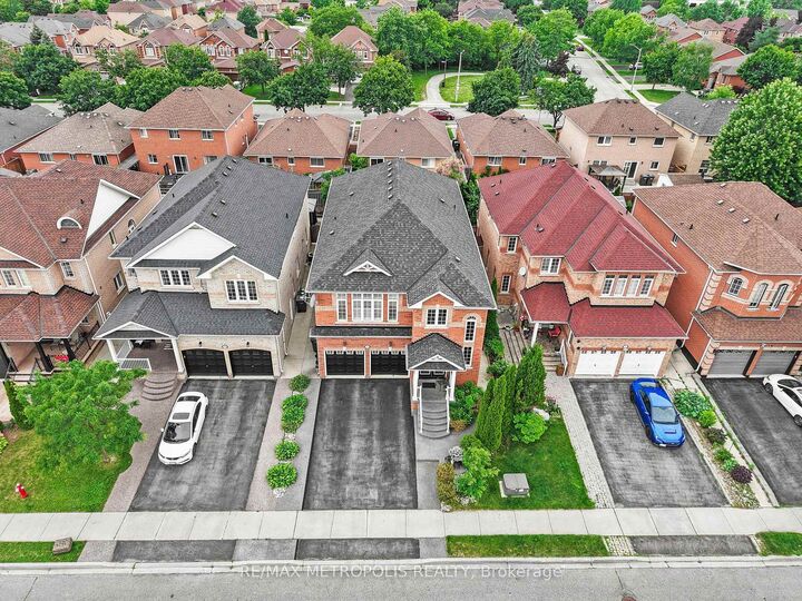 Property Photo: 80 Ryegrass Crescent ON L7A 3J9