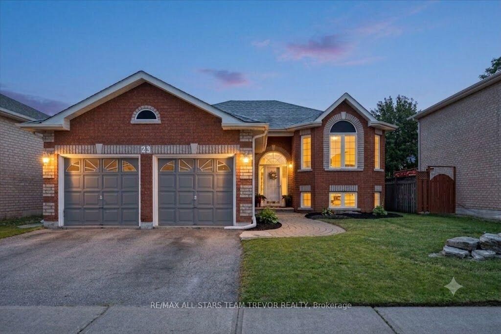 Property Photo: 23 Dovedale Drive ON L4P 4C3