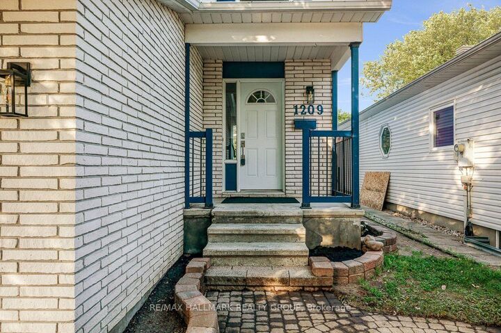 Photo de la propriété:  1209 Whiterock Street  ON K1J 1A7 