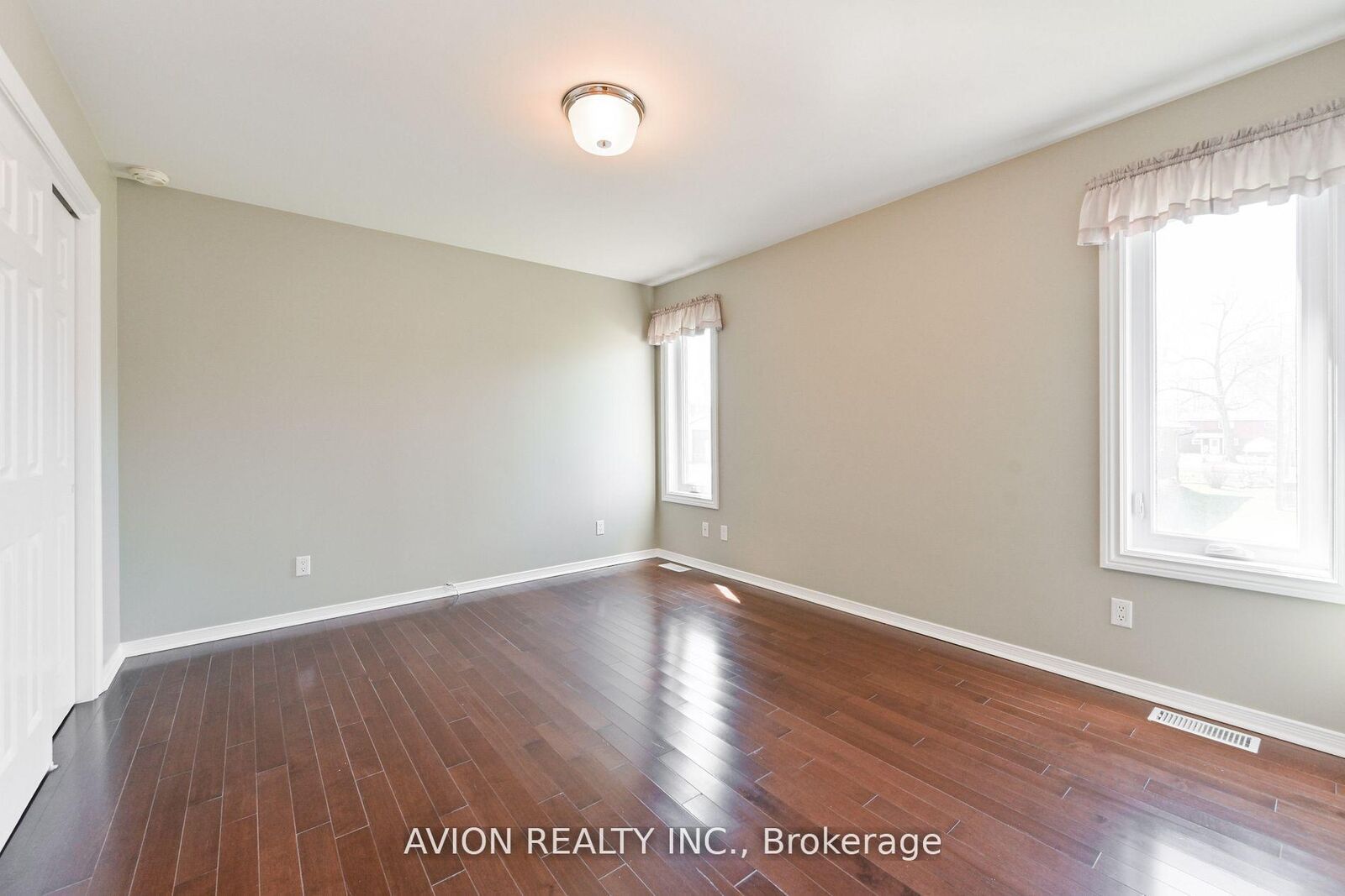Property Photo:  356 Tampa Drive  ON L4P 3A4 