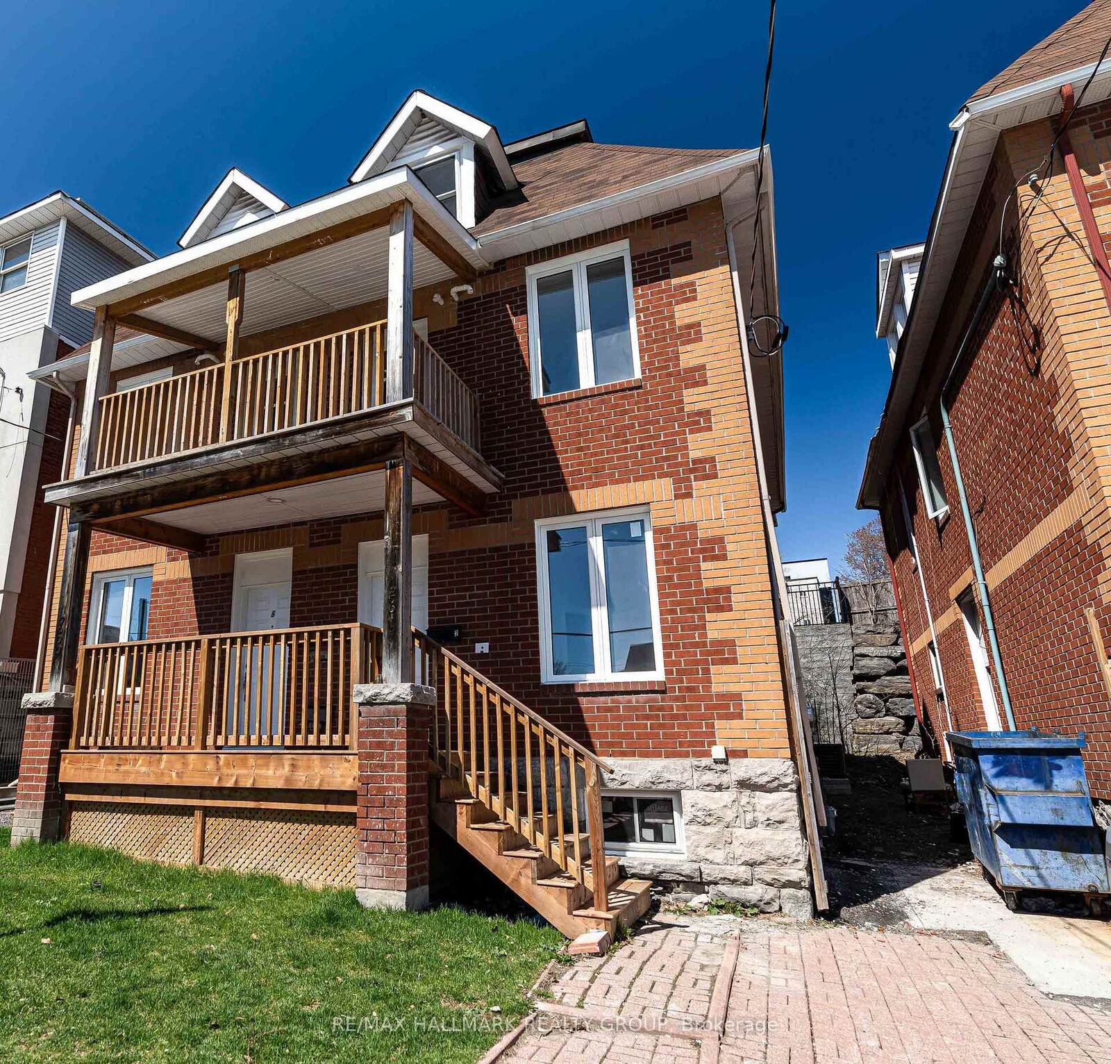Property Photo:  261 Somerset Street E 3  ON K1N 6V5 