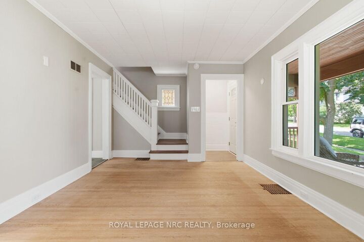Property Photo: 18 Chapel Street N ON L2V 2E2