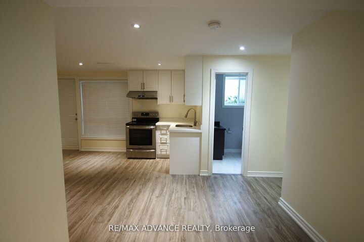 Property Photo: 33 Carluke Crescent Lower ON M2L 2H7