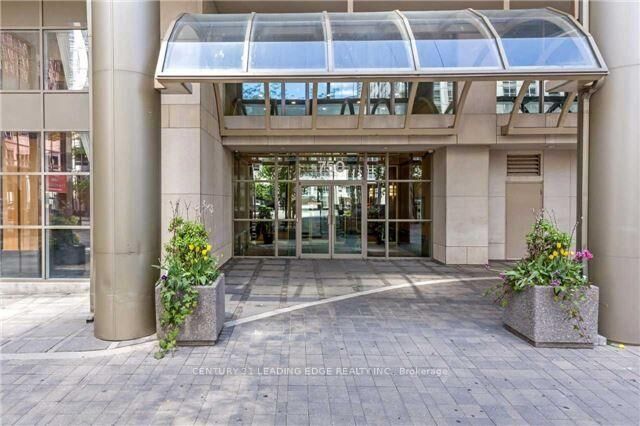 Property Photo: 750 Bay Street 805 ON M5G 1N6