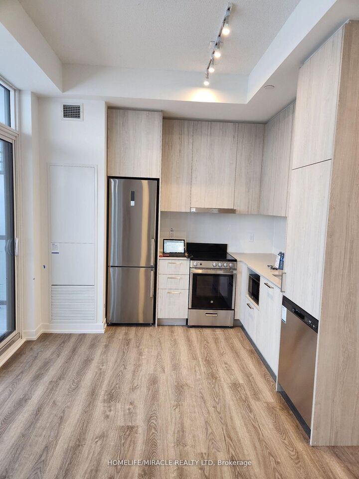 Property Photo:  195 Commerce Street 3212  ON L4K 0P9 