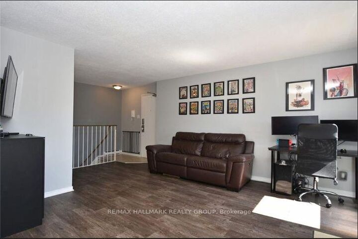 Property Photo: 14 Sweetbriar Circle 1 ON K2J 2K4