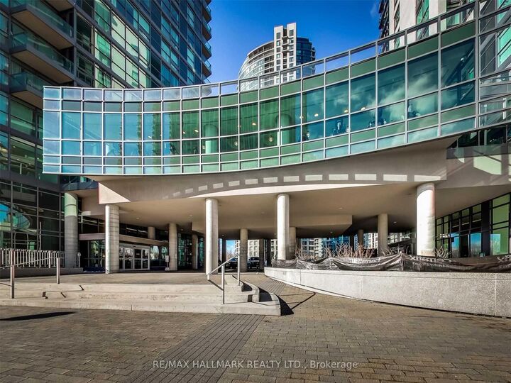 Property Photo:  215 Fort York Boulevard 3808  ON M5V 4A2 