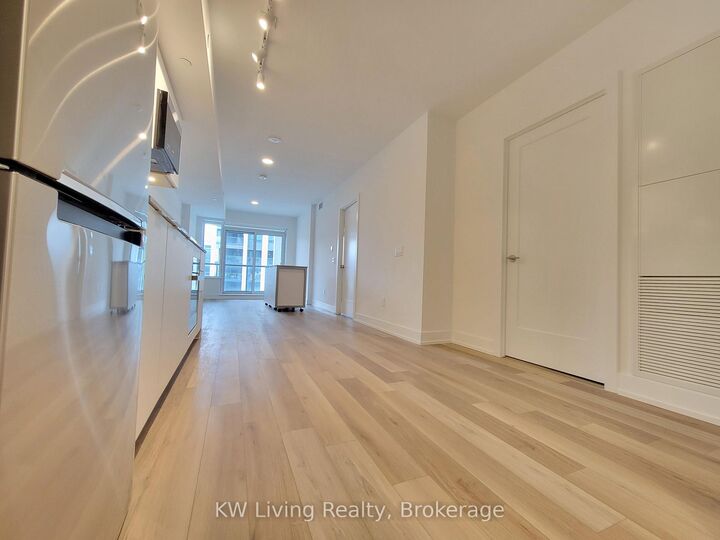 Property Photo: 8 Cedarland Drive 1002 ON L6G 0H4
