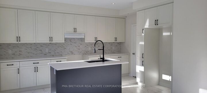 Property Photo:  139 Dovedale Drive  ON L4P 0S6 