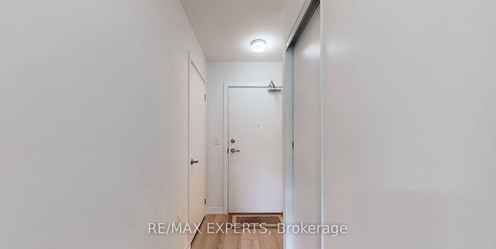 Property Photo:  3401 Ridgeway Drive 308  ON L5L 0B9 