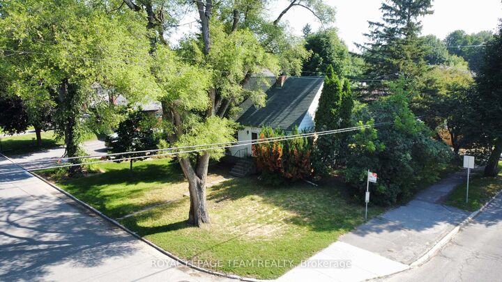 Property Photo:  637 Windermere Avenue  ON K2A 2W7 
