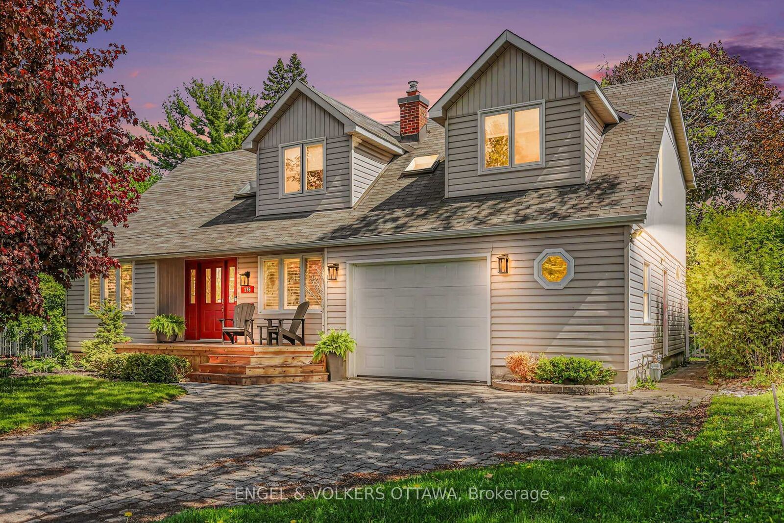 Property Photo: 176 Sanford Avenue ON K2C 0E9