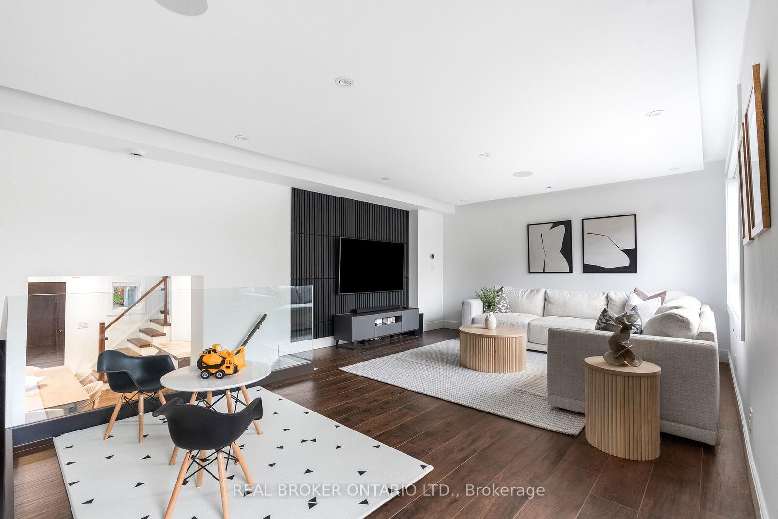 Property Photo:  17 Old Oak Road  ON M9A 2V9 