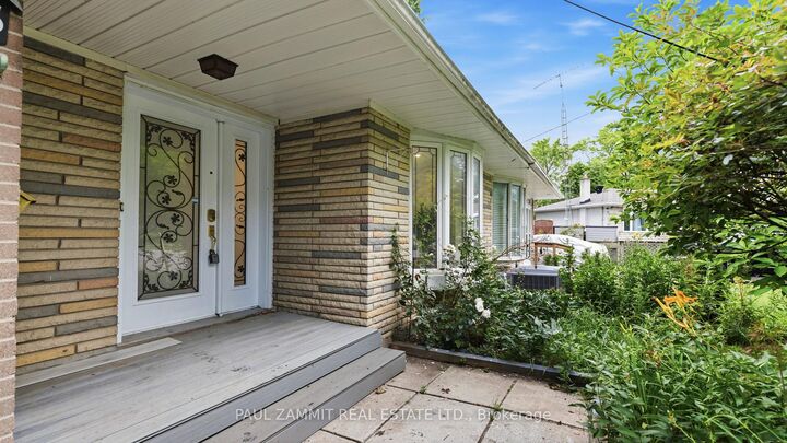 6 King Richard Court — photo 1