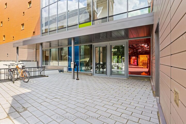 Property Photo: 135 Barrette Street 207 ON K1L 7Z9