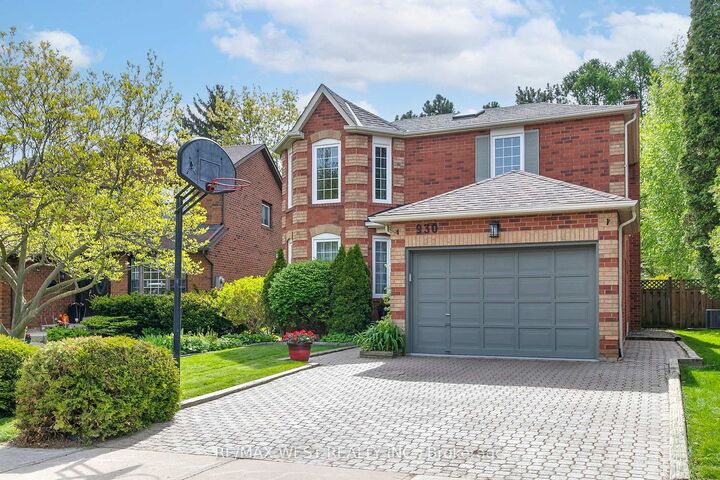 Property Photo: 930 Maramis Court ON L5H 4G2