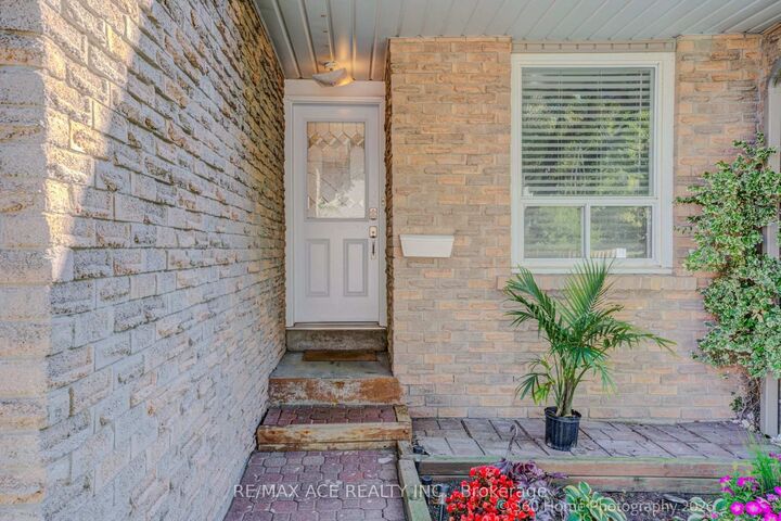 Property Photo: 5536 Montevideo Road 4 ON L5N 2P4