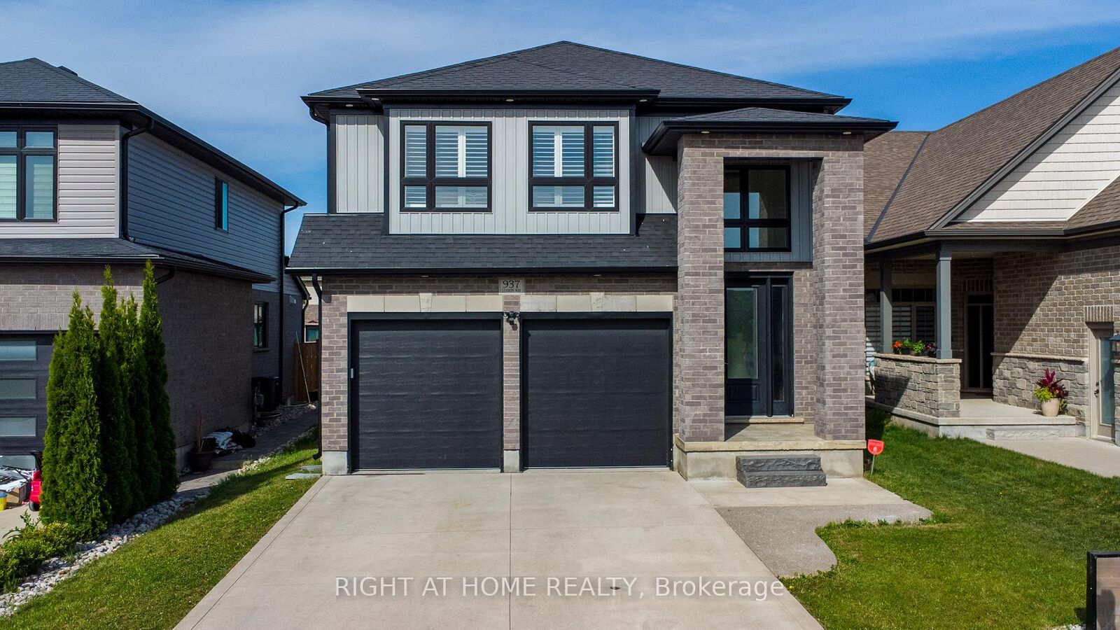 Property Photo: 937 Lennon Way ON N6G 0W9