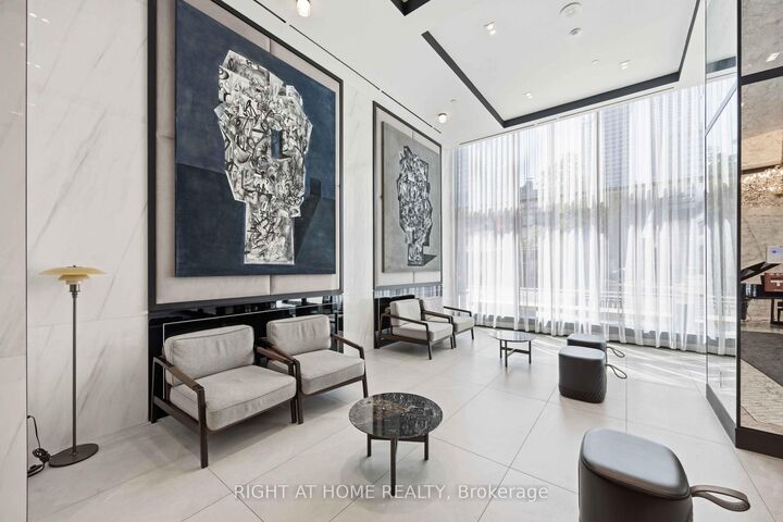 Property Photo:  8 Wellesley Street W 5110  ON M4Y 0J5 