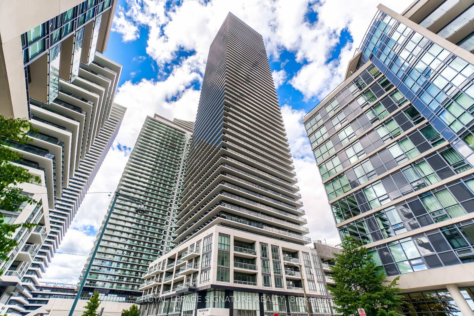 Property Photo:  70 Annie Craig Drive 3204  ON M8V 0G2 