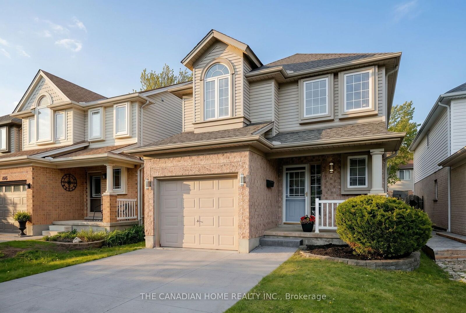 Property Photo:  812 Sandcherry Street  ON N6H 5T9 