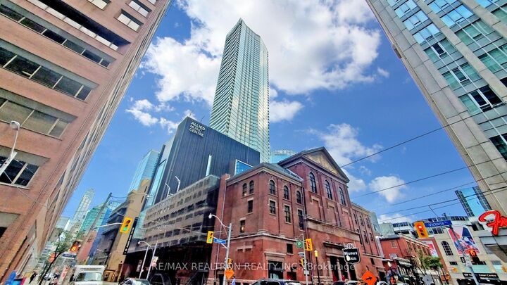 Property Photo:  197 Yonge Street 5905  ON M5B 1M4 
