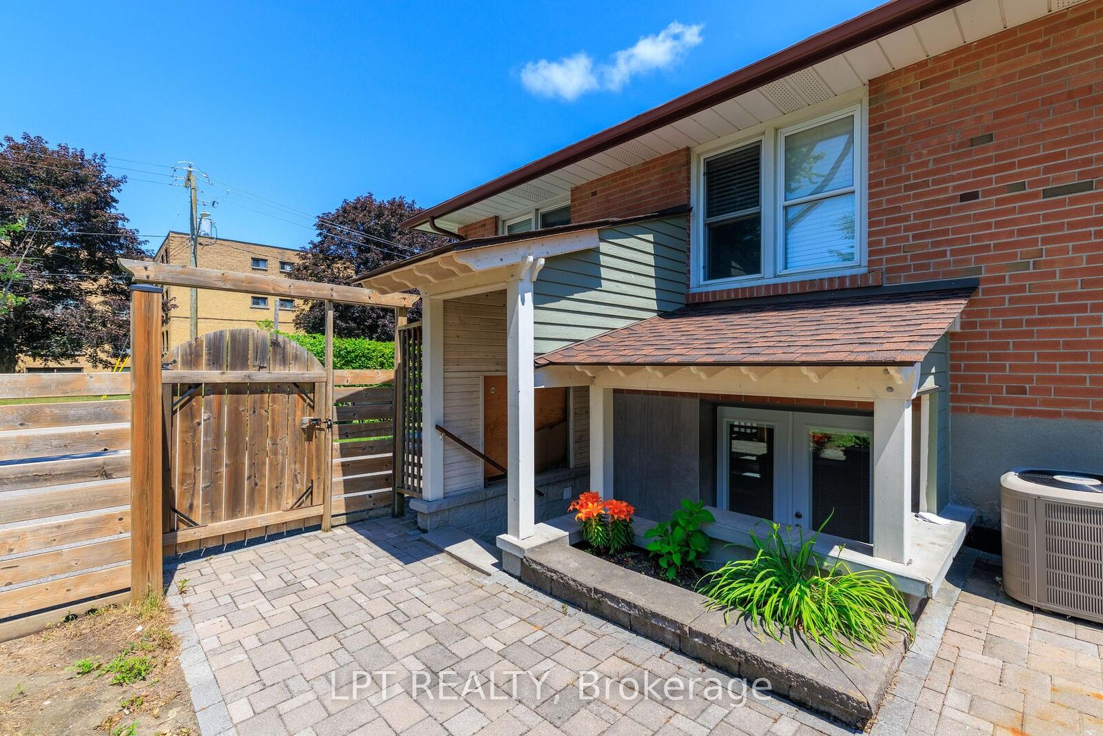 Property Photo:  195 Grove Street E Lower  ON L4M 2P8 