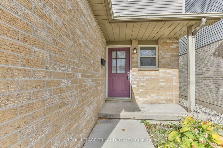 Property Photo: 952 Thistledown Way ON N6G 4Z6