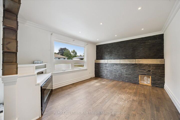 Property Photo:  370 Adeline Drive  ON L4P 3C3 