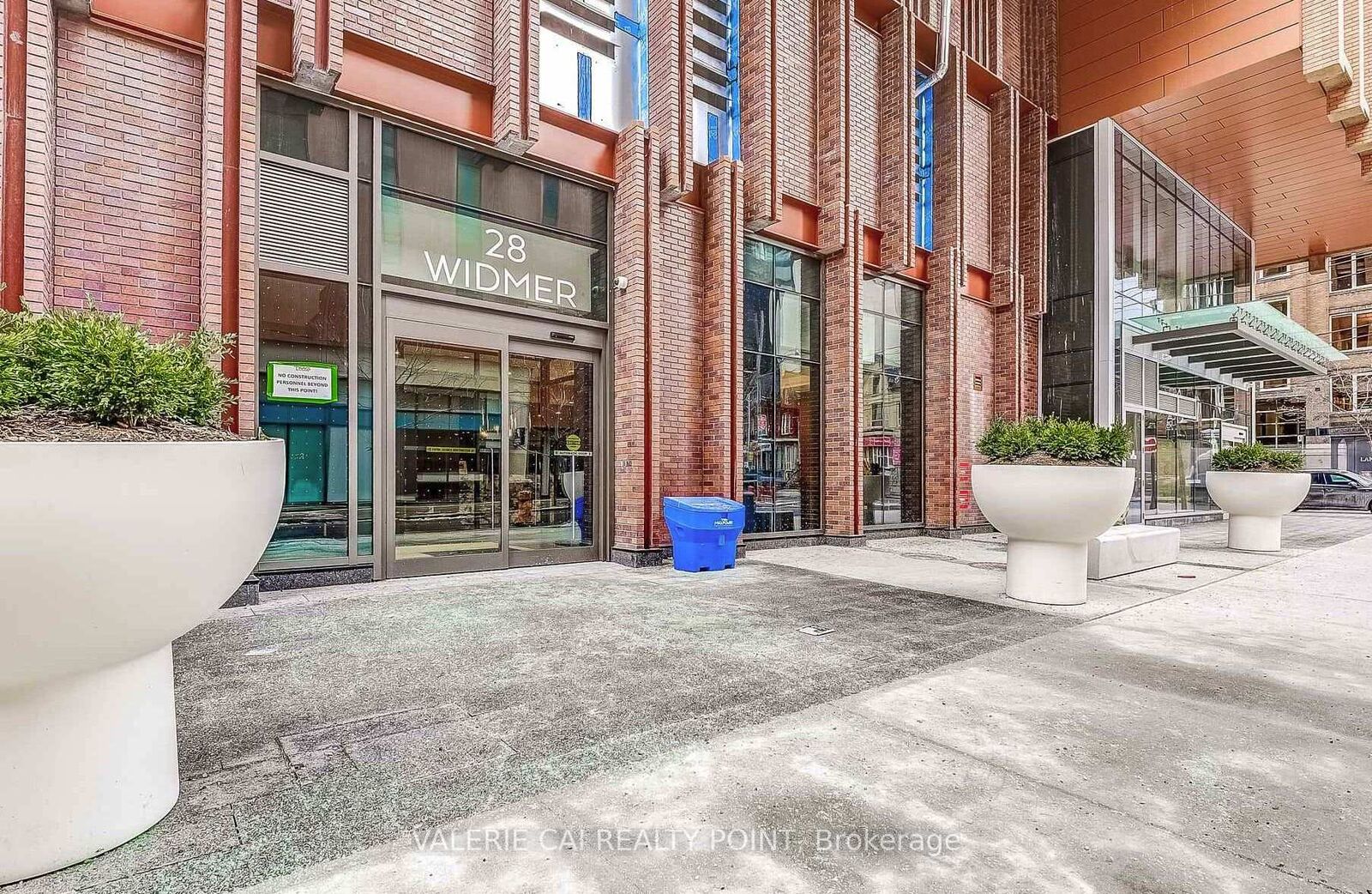 Property Photo:  28 Widmer Street 4829  ON M5V 0T2 