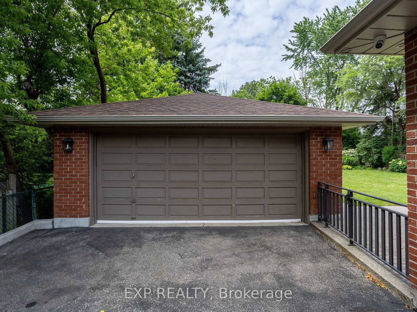 Property Photo:  327 Angelene Street  ON L5G 1X5 