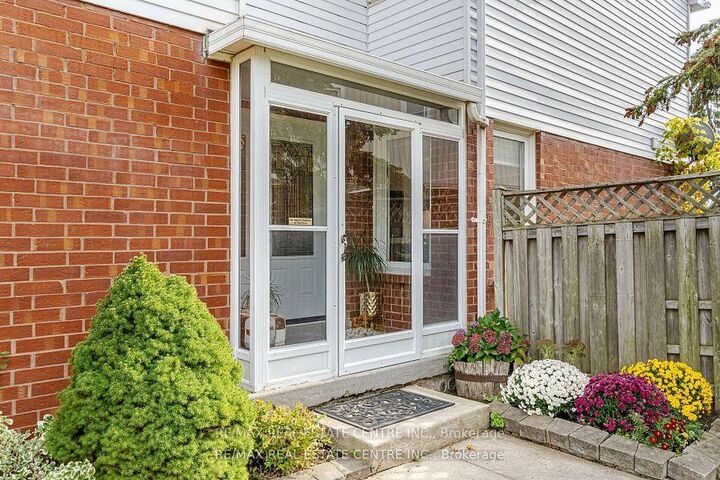 Property Photo:  2046 Glenada Crescent  ON L6H 4M3 