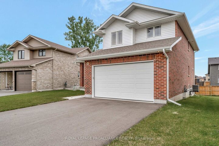 Property Photo:  54 Lanark Drive  ON K8N 0G7 