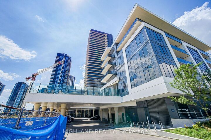 Property Photo:  5081 Hurontario Street 3103  ON L4Z 0C9 