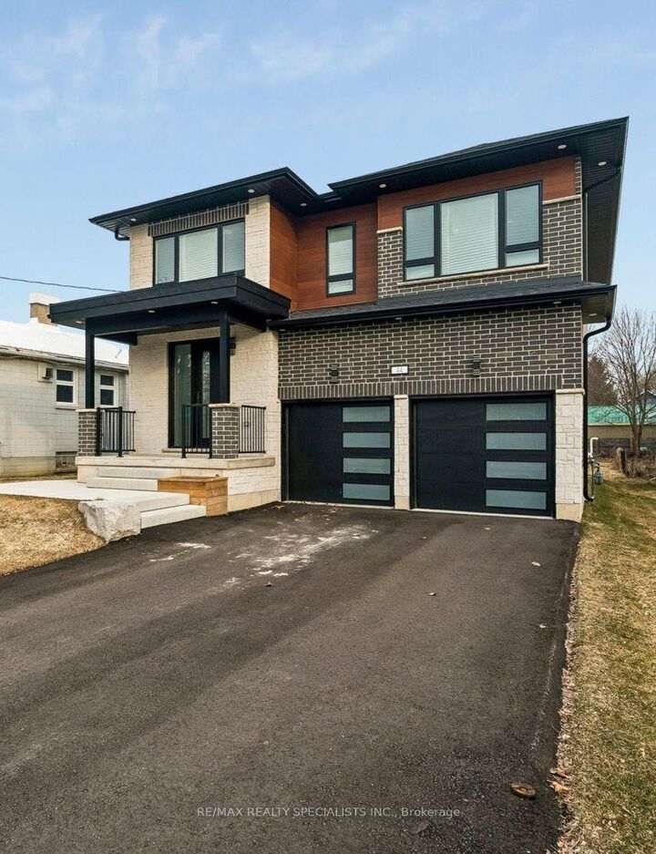 44 Albert Street W — photo 1