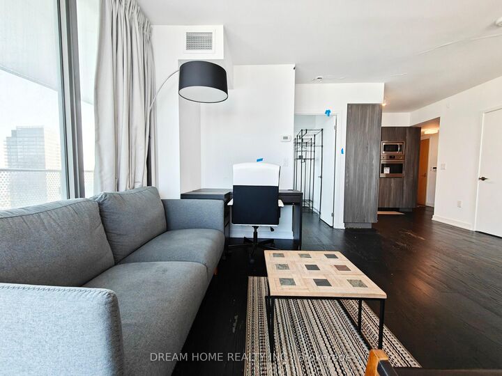 Property Photo:  11 Wellesley Street W 3902  ON M4Y 0G4 