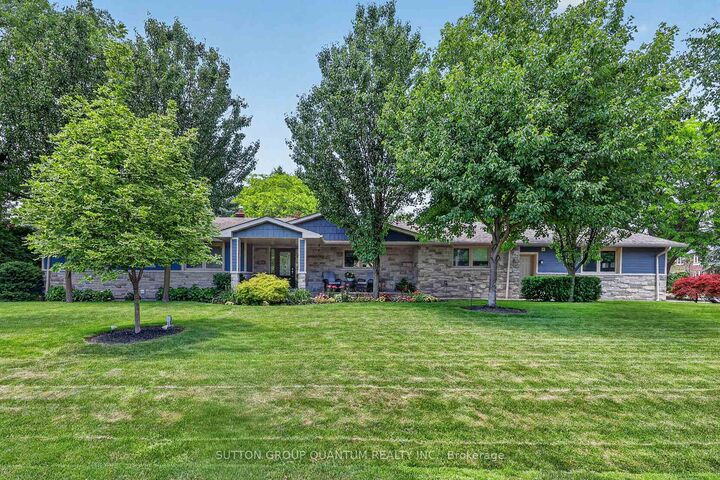 2233 Oneida Crescent — photo 1