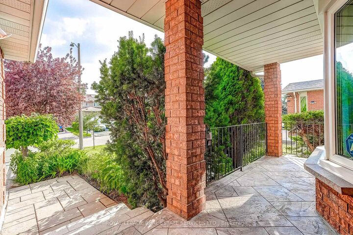 Property Photo: 4217 Schneider Court ON L5B 3N8