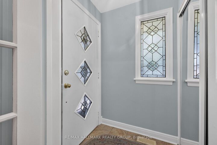 Property Photo: 859 Duberry Street ON K2A 3T2